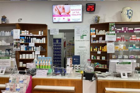 Farmacia del Corso Dr.ssa Ciamillo Napoli - bancone