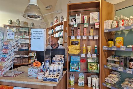 Farmacia Fimiani dott.ssa Luisa, Sant'Antonio Abate Napoli - bancone